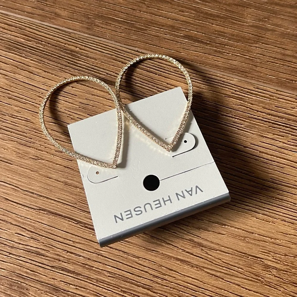 VAN HEUSEN-NWT Gold Tone & CZ Tear Drop Earrimgs - Picture 3 of 8